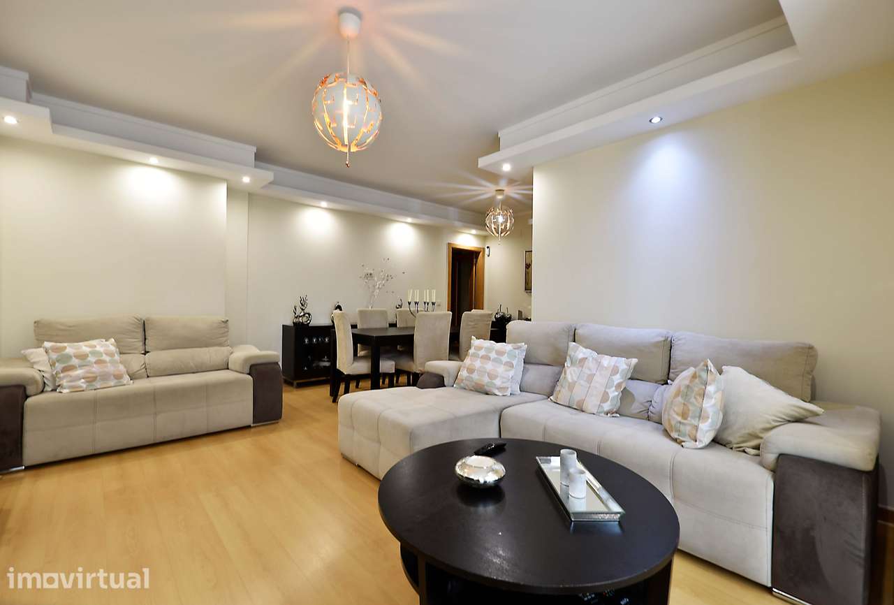 **Excelente Apartamento T3 com Box para 2 Viaturas | Loures** - Grande imagem: 2/24