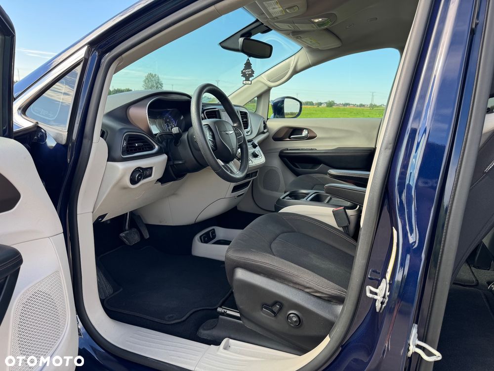 Chrysler Pacifica - 11