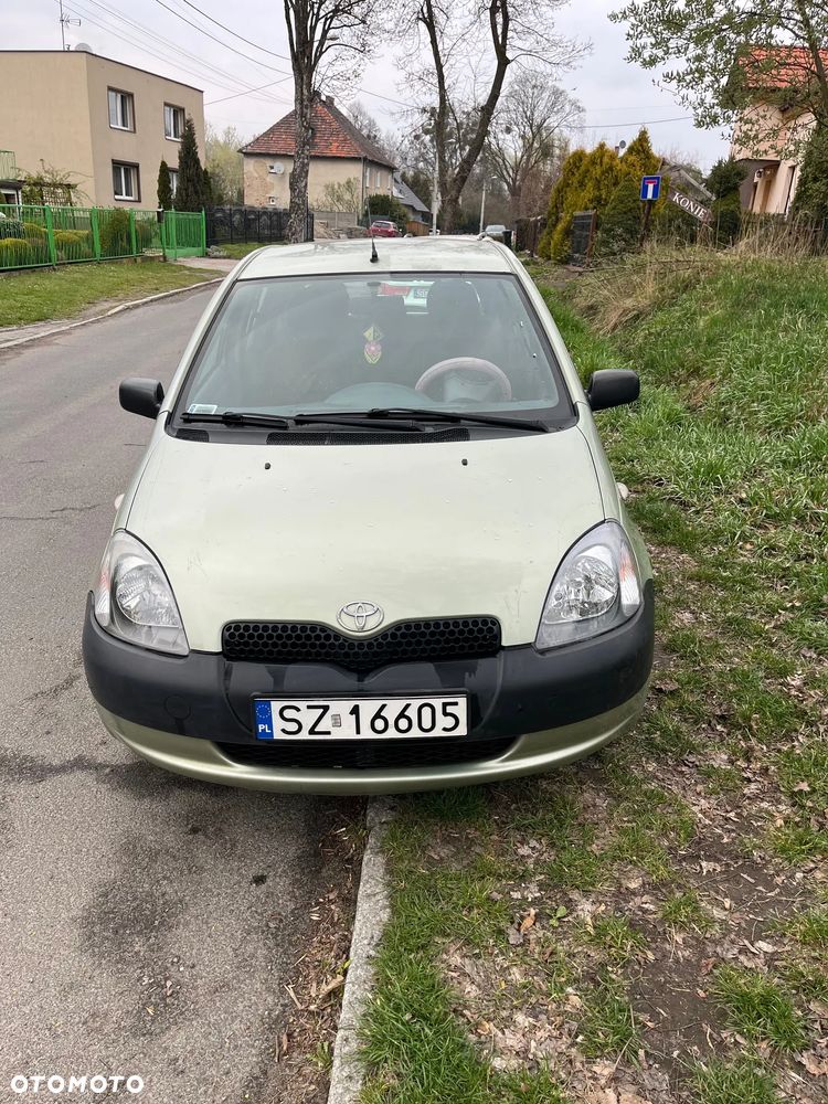 Toyota Yaris 1.0 Base - 1