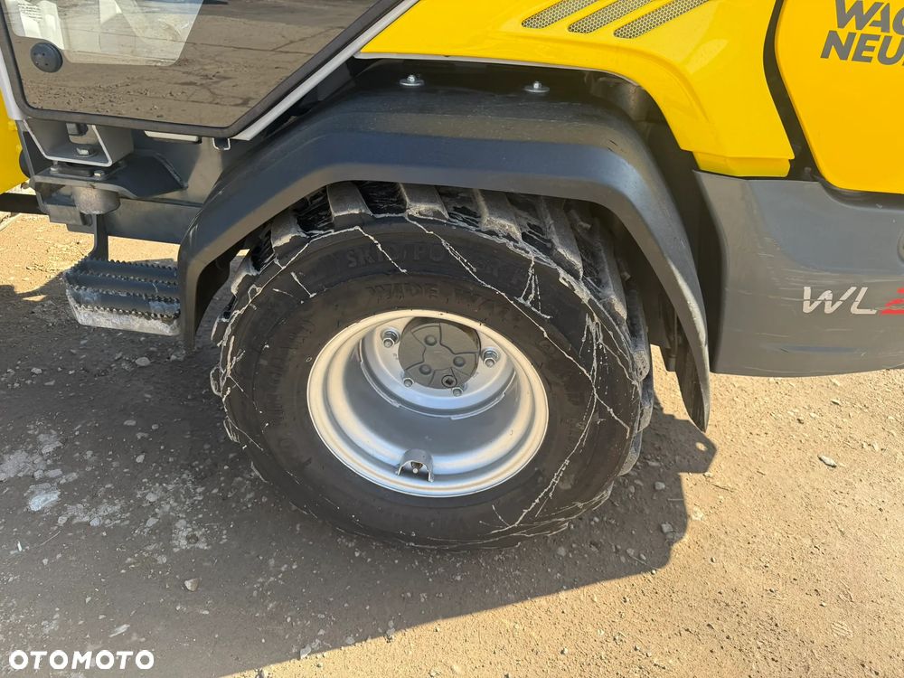 Wacker Neuson WL 28 - waga tylko 2800 kg - 14