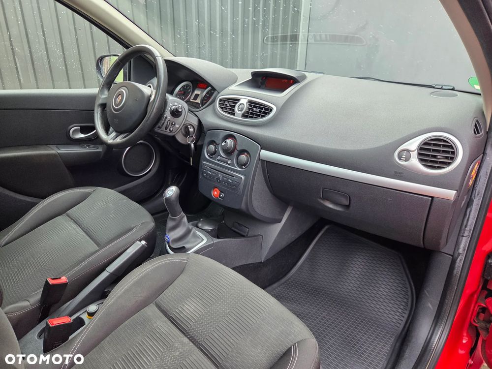 Renault Clio 1.2 16V 75 Expression - 12