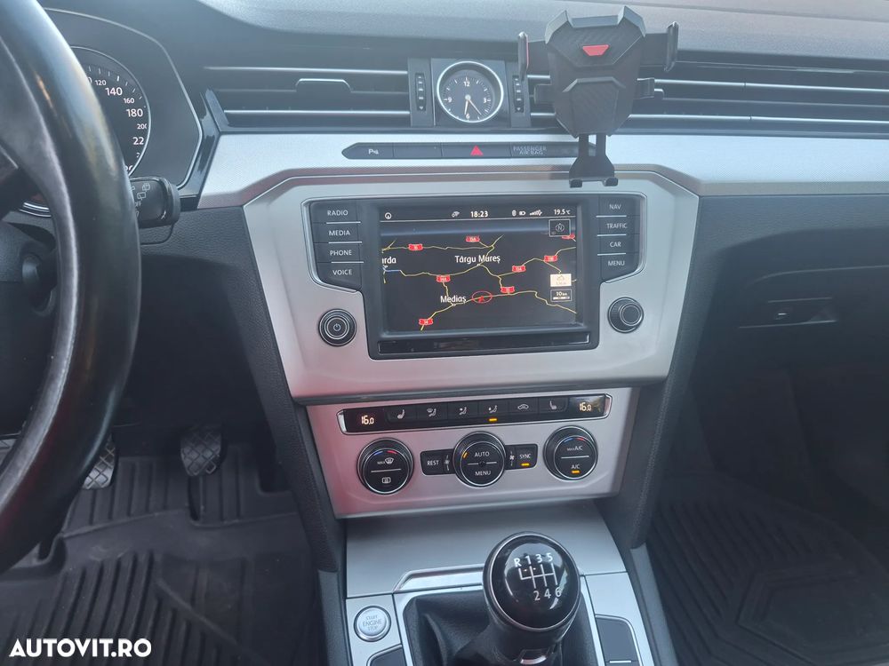 Volkswagen Passat 1.6 TDI Comfortline - 4