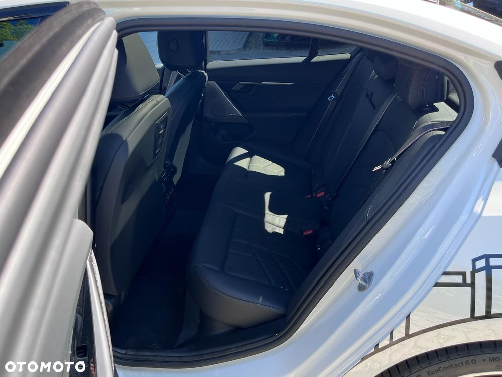 BMW Seria 5 520d xDrive mHEV - 27