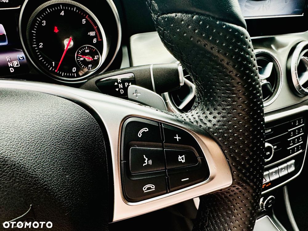 Mercedes-Benz CLA Shooting Brake 200 d 7G-DCT AMG Line - 38