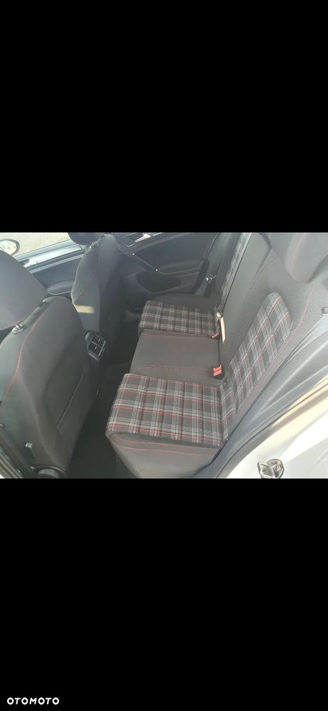 Volkswagen Golf - 11
