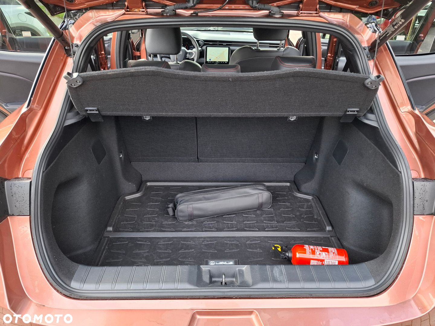 Lexus LBX 1.5 Hybrid Emotion - 27