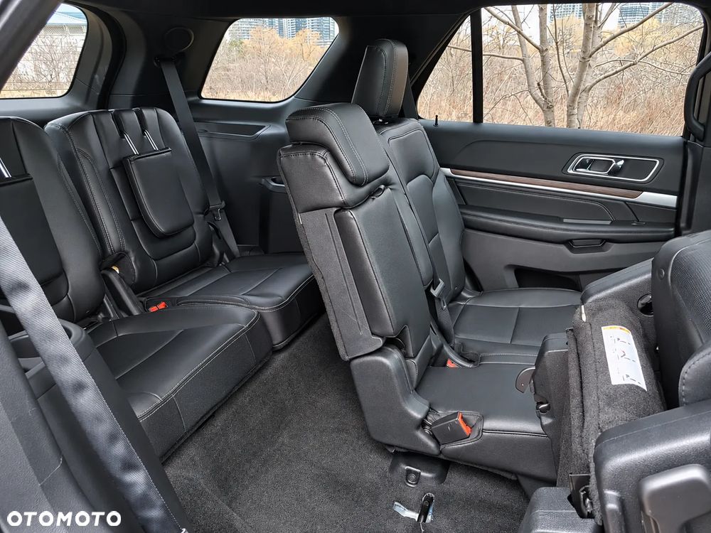 Ford Explorer - 16
