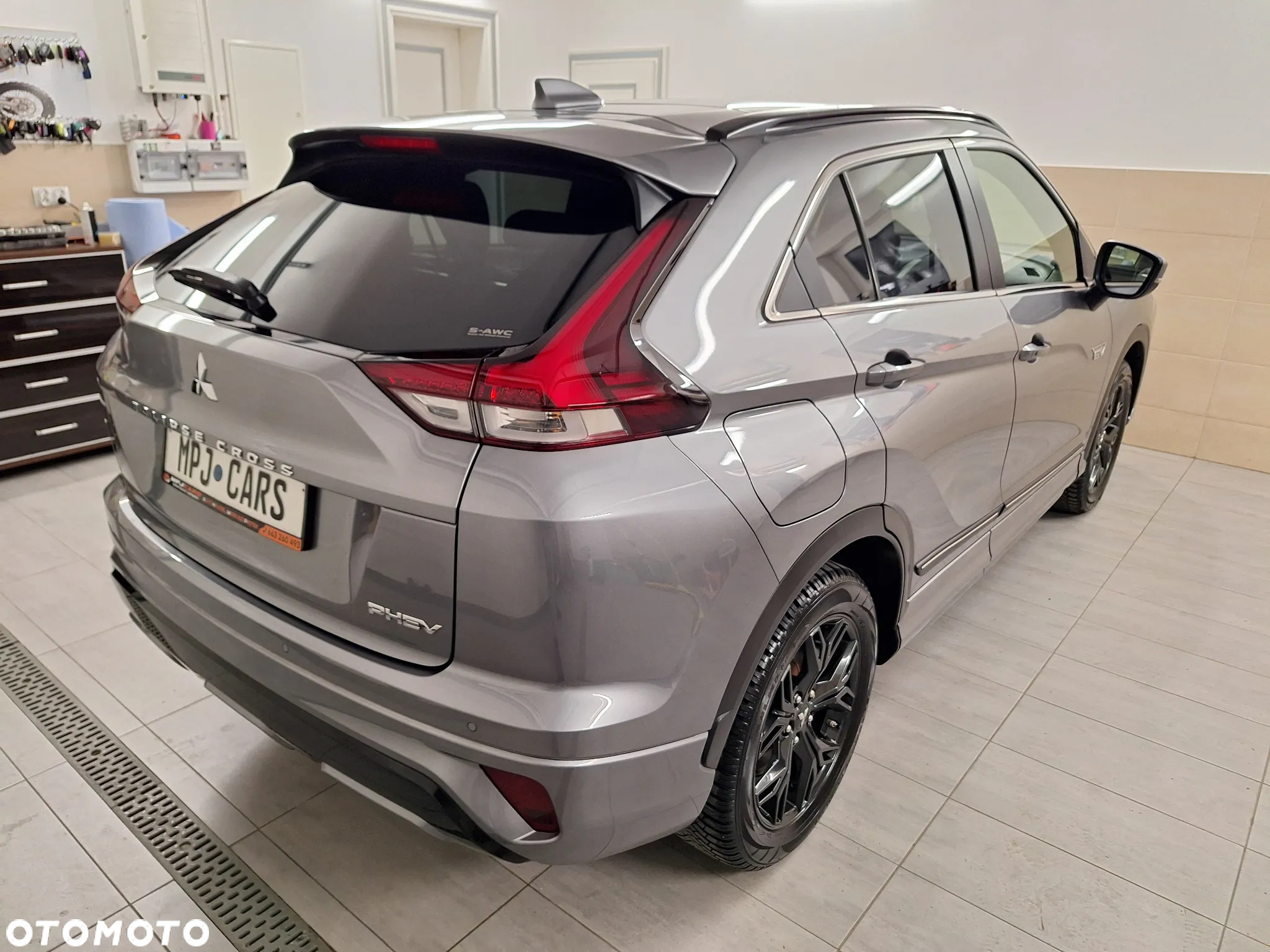 Mitsubishi Eclipse Cross Plug-In Hybrid 4WD Top - 11