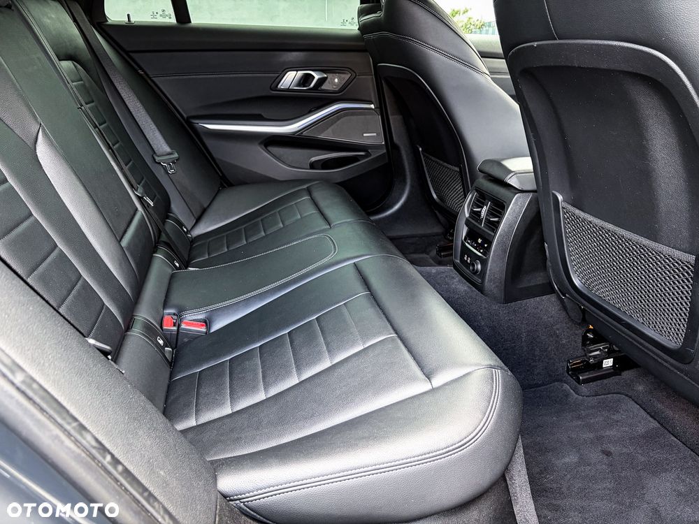 BMW Seria 3 320d Edition M Sport Shadow - 17