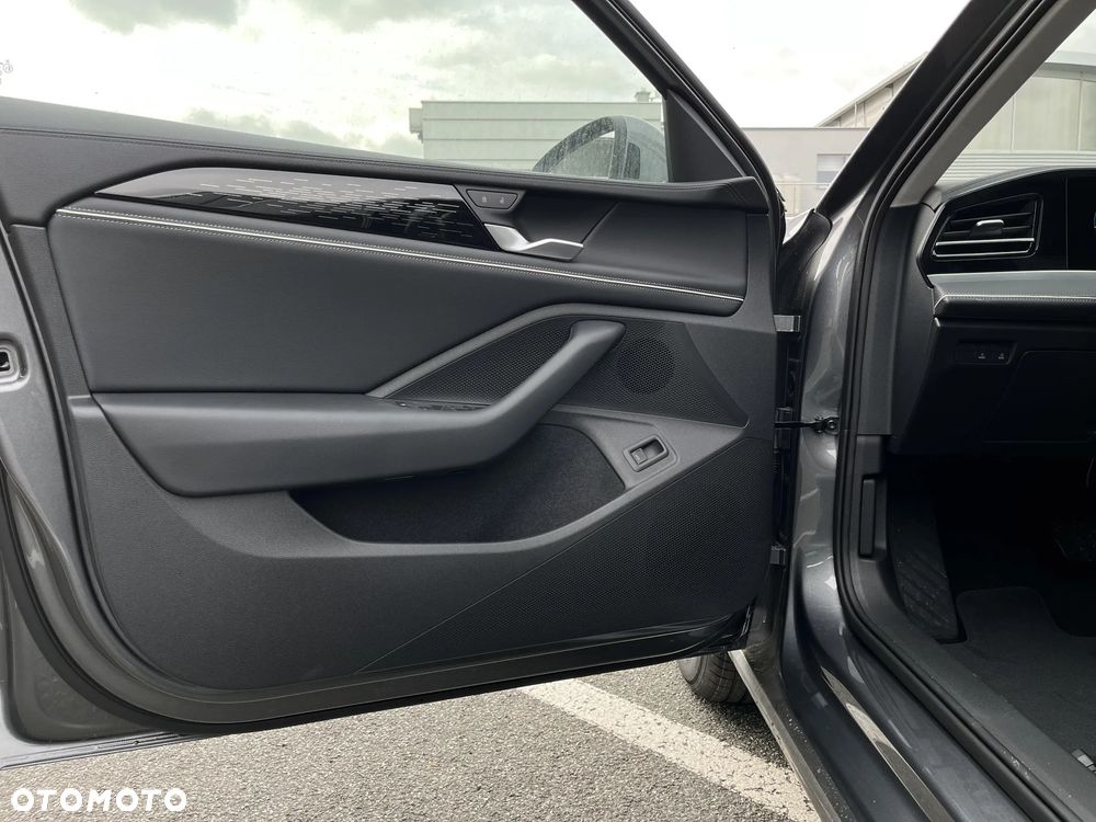Volkswagen Passat - 11