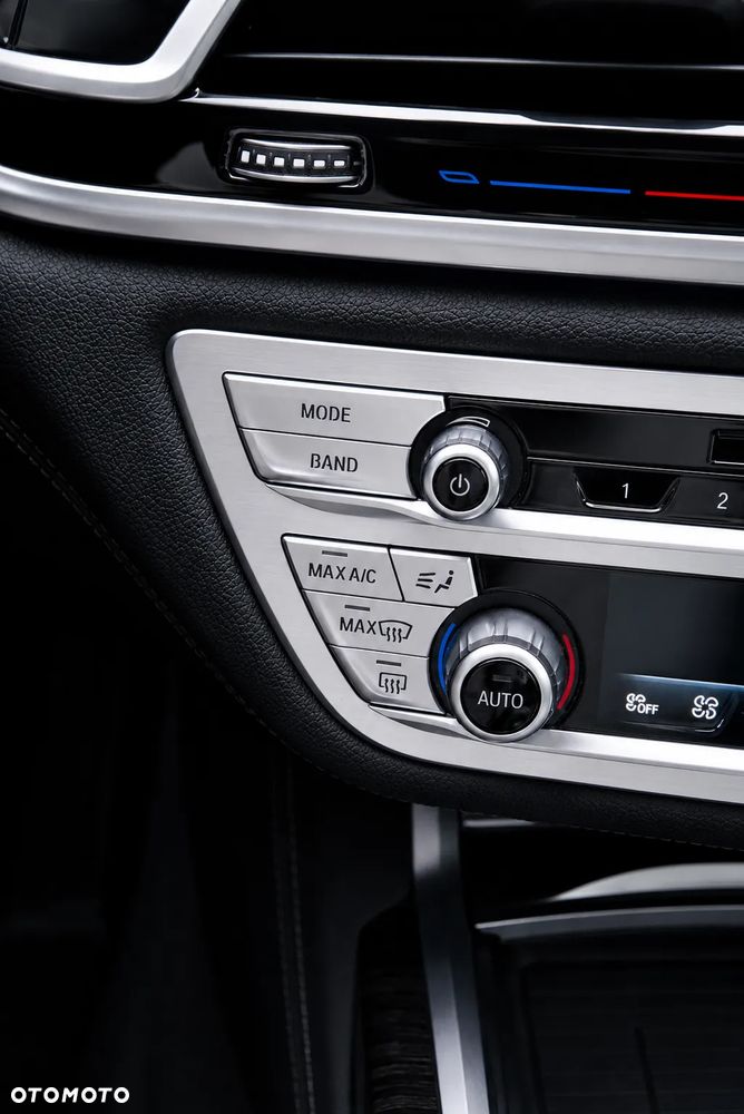 BMW Seria 7 750Li xDrive - 19