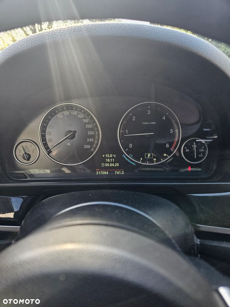 BMW Seria 5 520d xDrive - 13