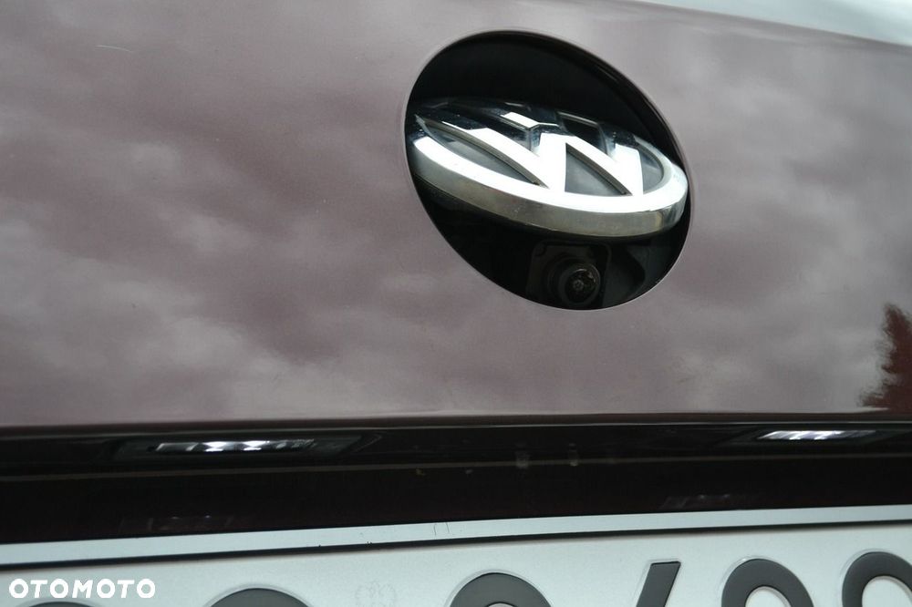 Volkswagen Passat - 16