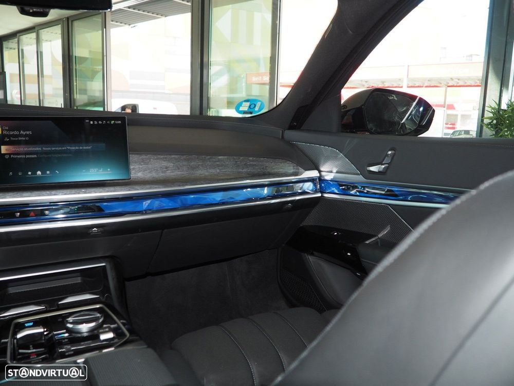 BMW i7 xDrive60 Pack Desportivo M - 15