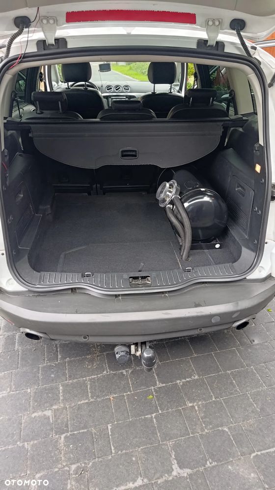 Ford S-Max - 12