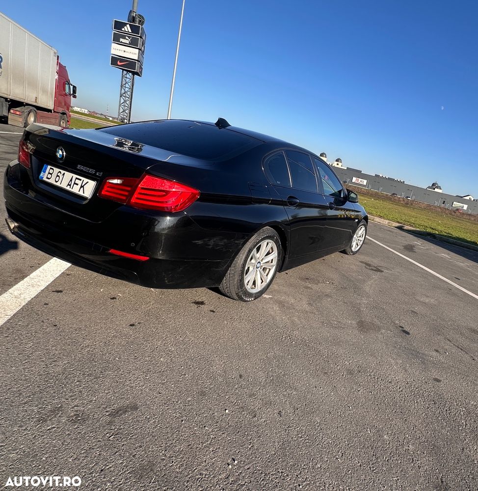 BMW Seria 5 525d Touring Sport-Aut. - 8