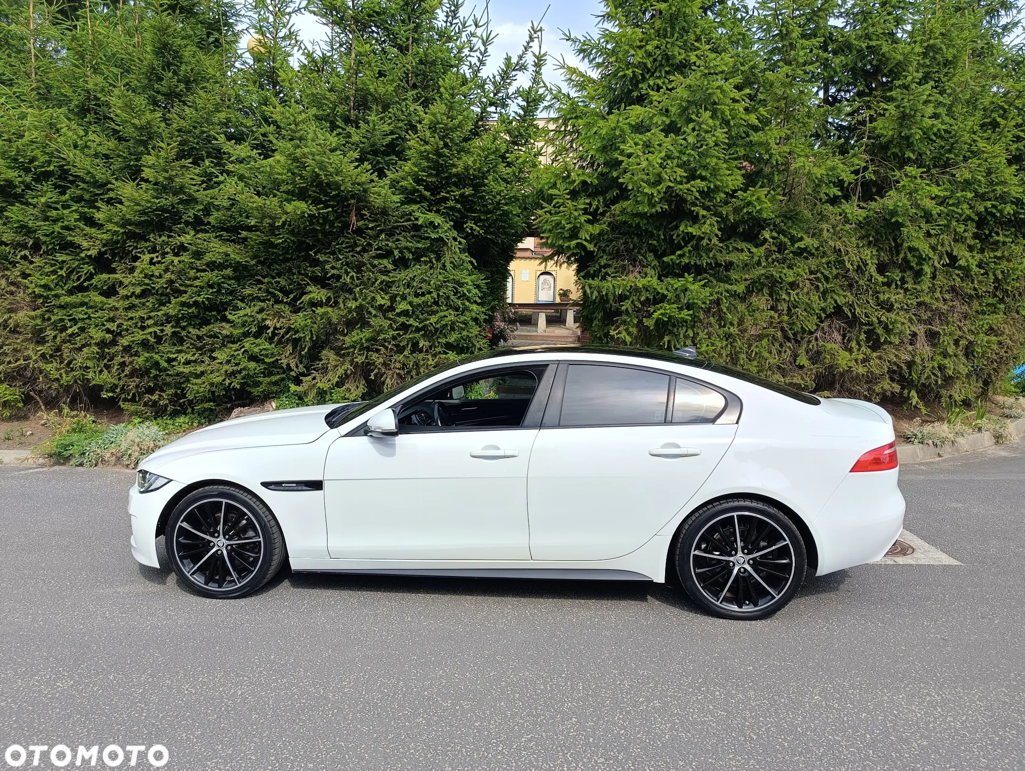 Jaguar XE 2.0 D AWD R-Sport - 25