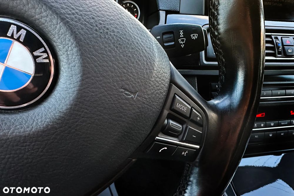 BMW Seria 5 525d xDrive Sport-Aut - 25