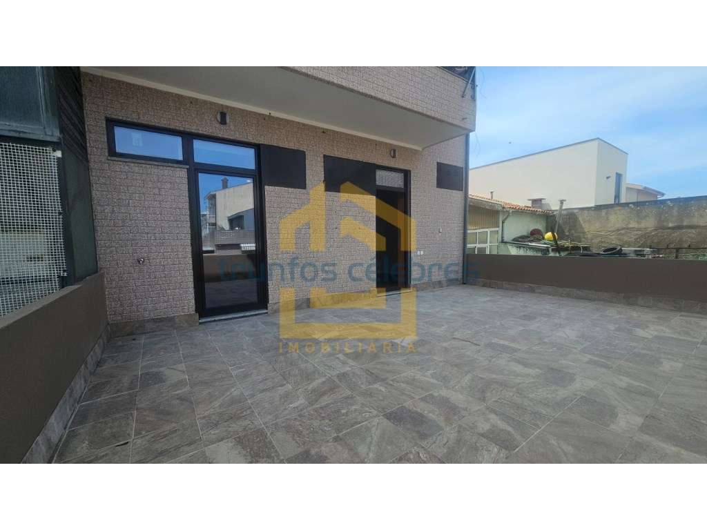 Apartamento T2 Rés do Chão Elevado totalmente renovado com terraço ... - Grande imagem: 4/23