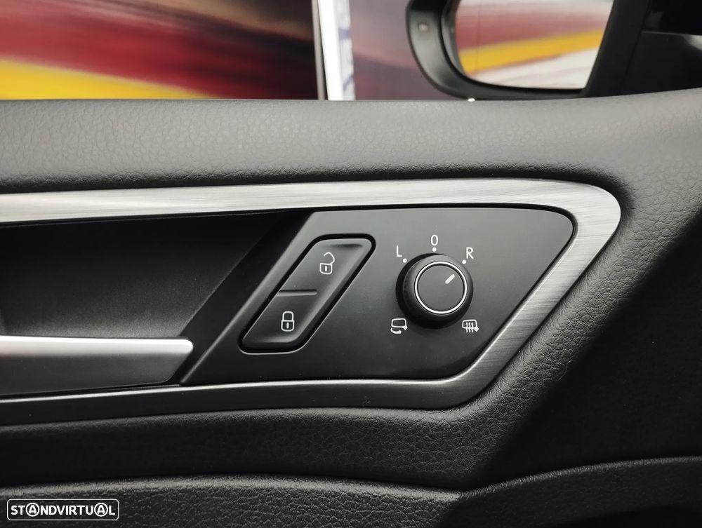 VW Golf Variant 2.0 TDi R-Line DSG - 16