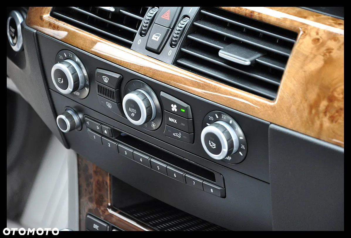 BMW Seria 5 525xi Touring Edition Lifestyle - 33