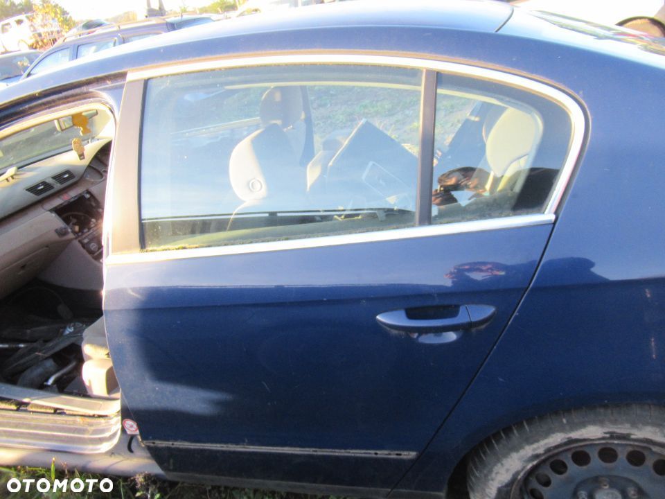 DRZWI PRAWE TYŁ VW PASSAT B6 - 1