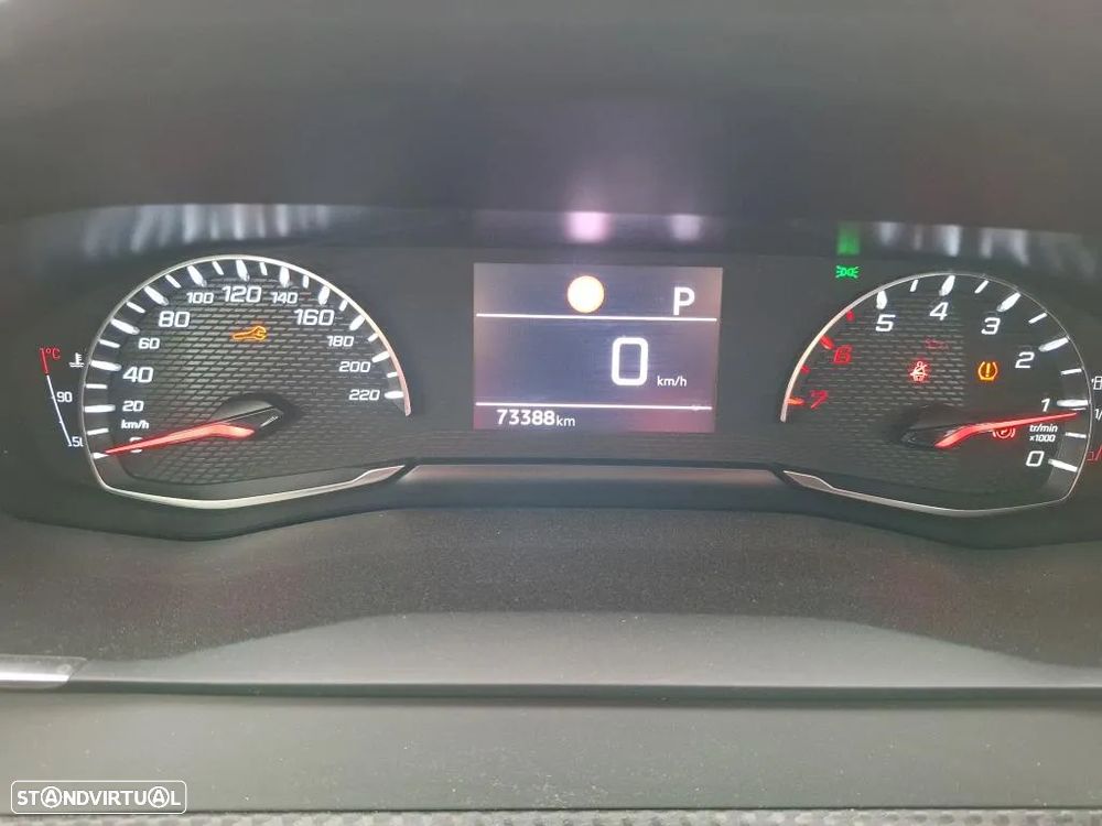 Peugeot 2008 1.2 PureTech Active Pack EAT8 - 6