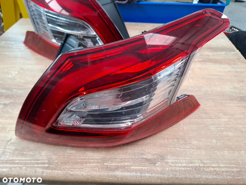 PEUGEOT 308 T9 LAMPA TYL PRAWA - 1