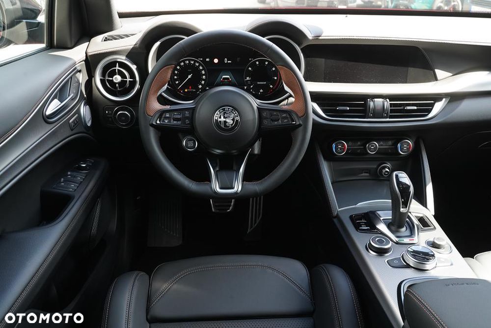 Alfa Romeo Stelvio 2.0 Turbo Intensa Q4 - 12