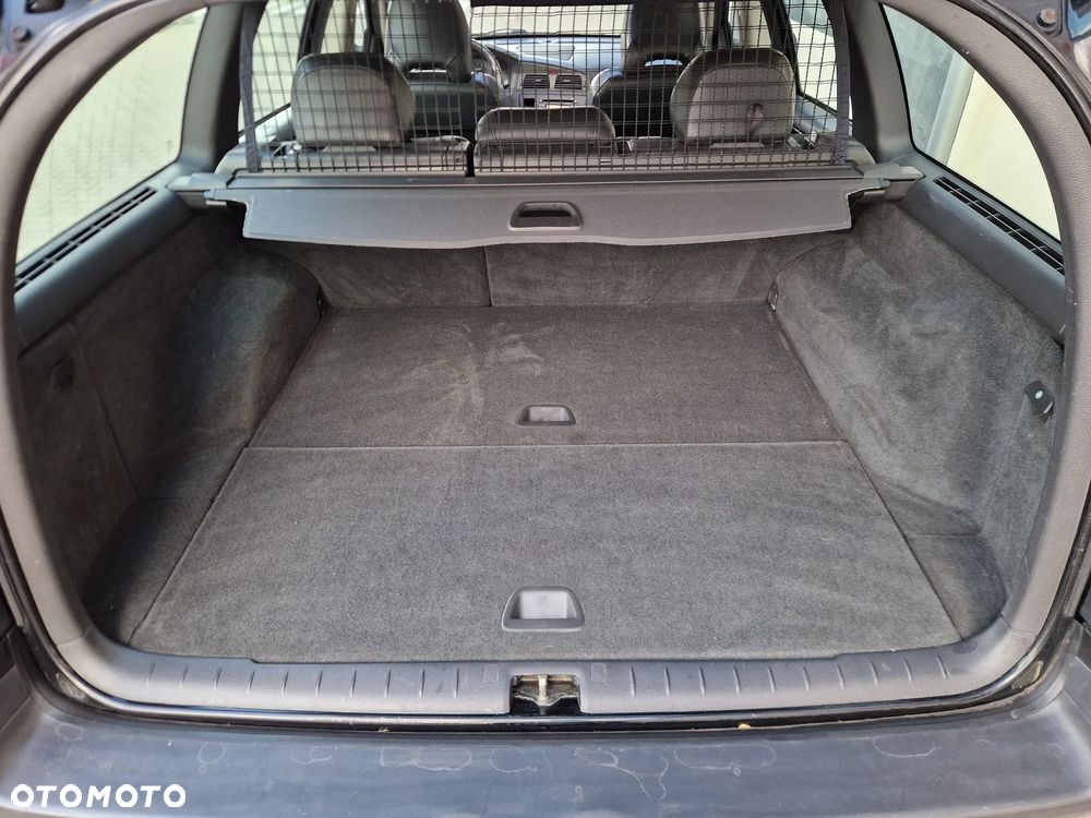 Volvo V70 D5 - 36