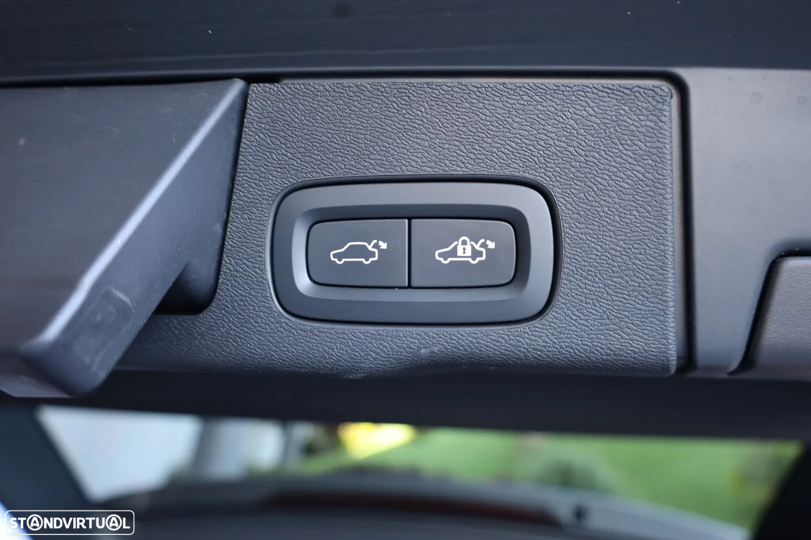 Volvo XC 60 2.0 B4 Plus Dark - 17
