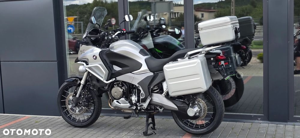 Honda VFR - 28