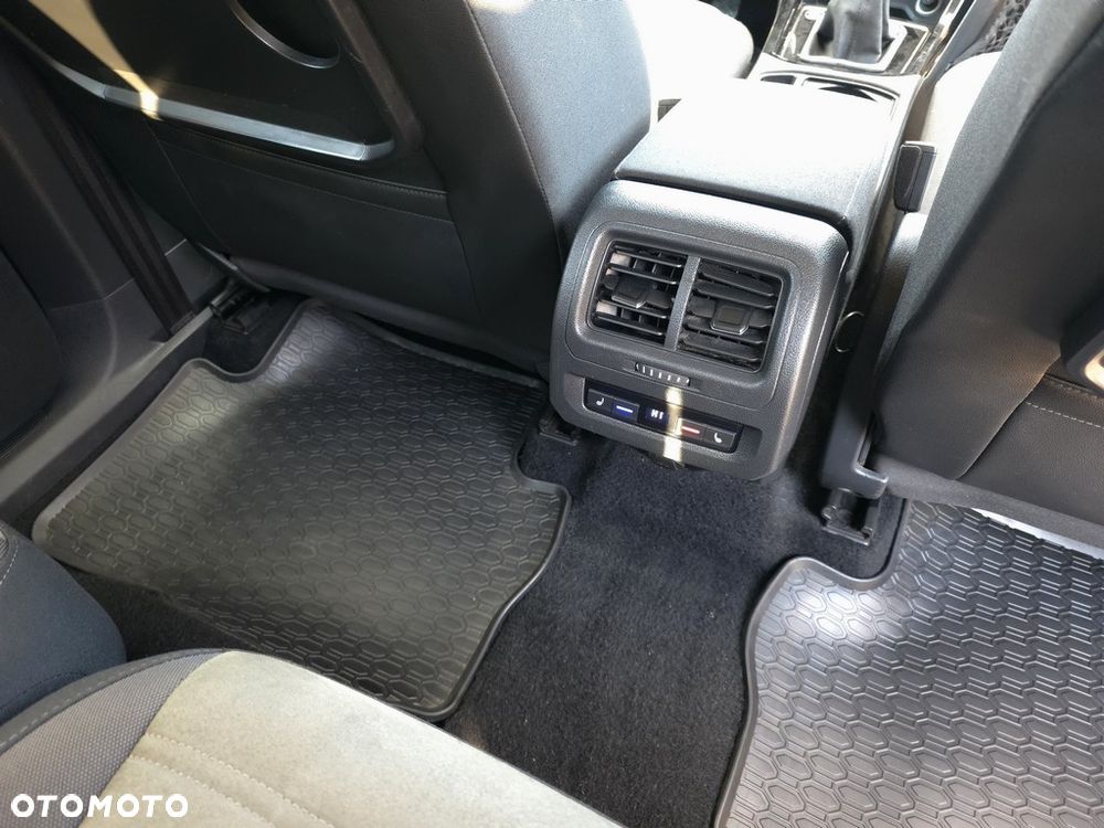 Volkswagen Touran 2.0 TDI BMT Highline - 25