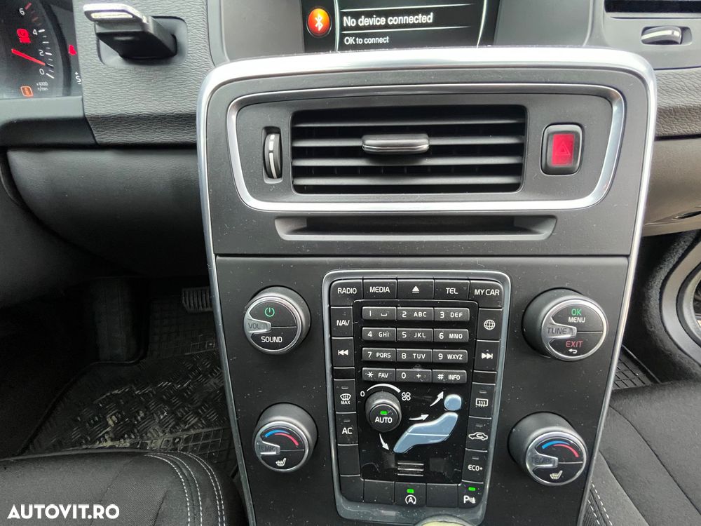 Volvo V60 D4 Momentum - 14