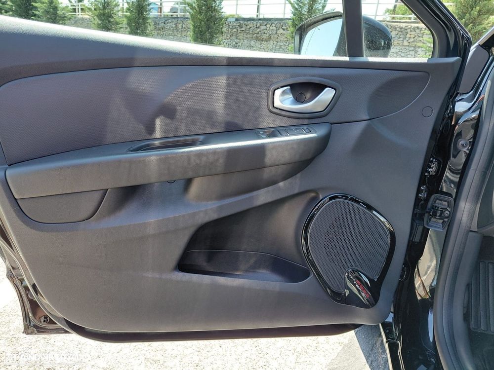 Renault Clio Sport Tourer 0.9 TCe Limited - 28