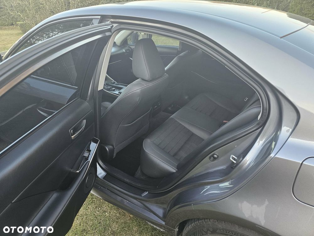 Lexus IS 300h Comfort - 12