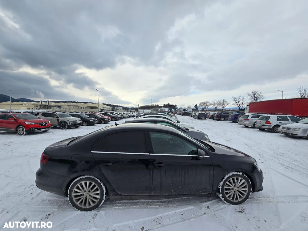 Volkswagen Jetta 2.0 TDI DSG Highline - 15