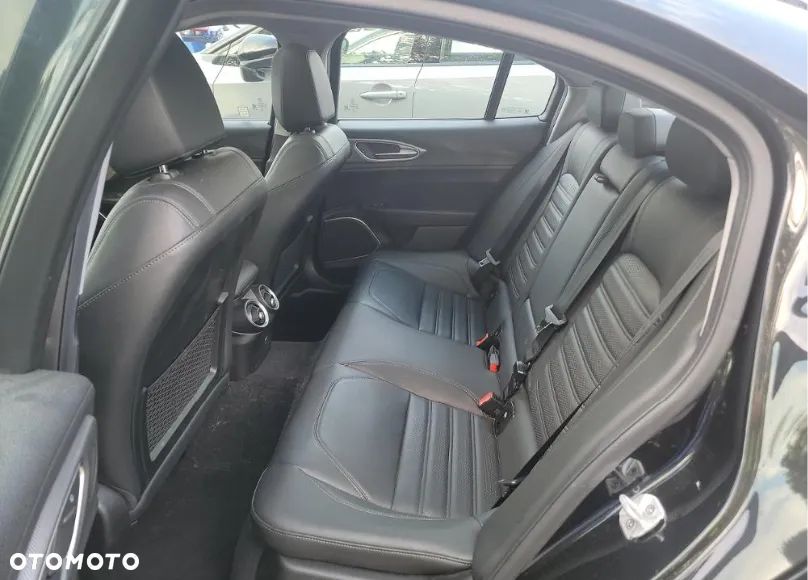 Alfa Romeo Giulia 2.0 Turbo TI Q4 - 12