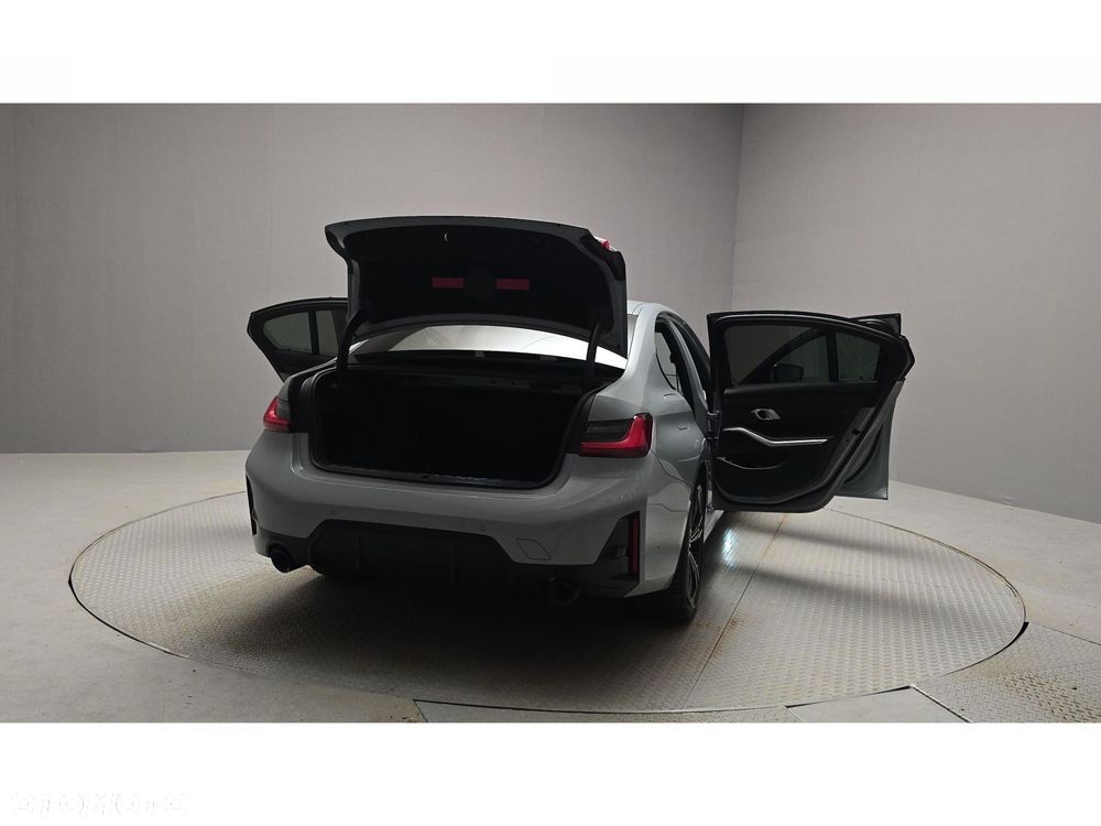 BMW Seria 3 320d xDrive mHEV M Sport - 12