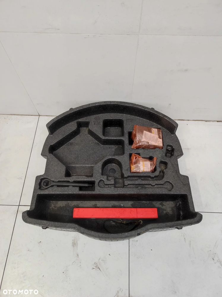 Styropian wkład koła zapasowego bagażnika Toyota RAV4 V 5 - 1