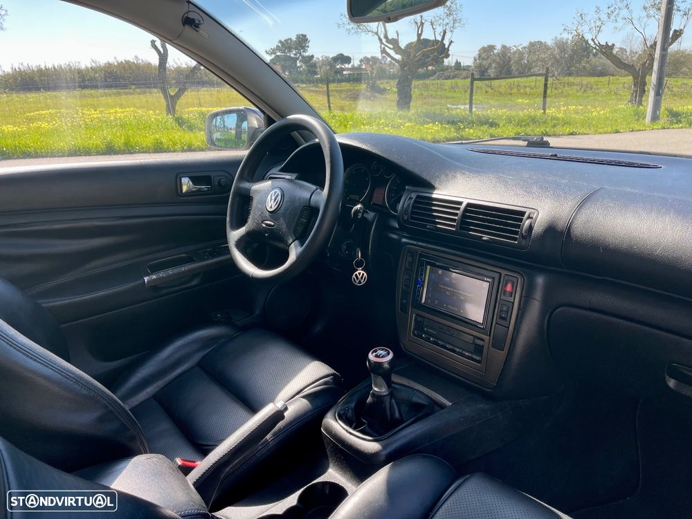 VW Passat 1.9 TDi Highline - 18