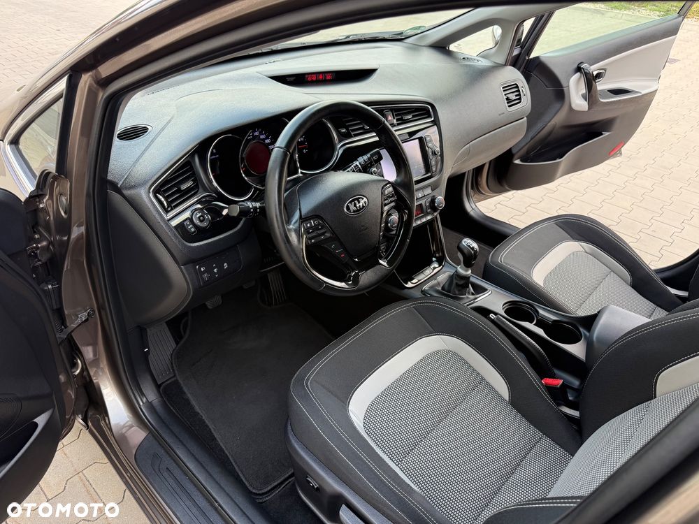 Kia Ceed 1.6 GDI Platinum Edition - 17