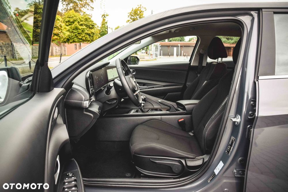 Hyundai Elantra 1.6 Executive - 22