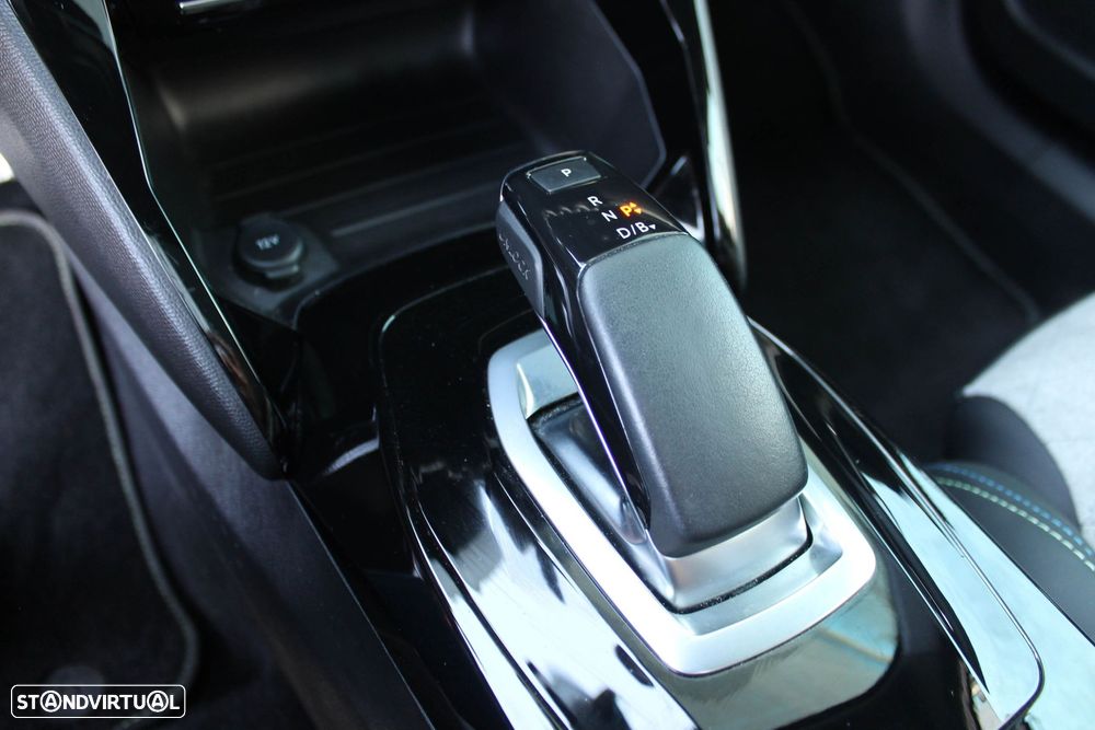 Peugeot e-2008 50 kWh GT - 26