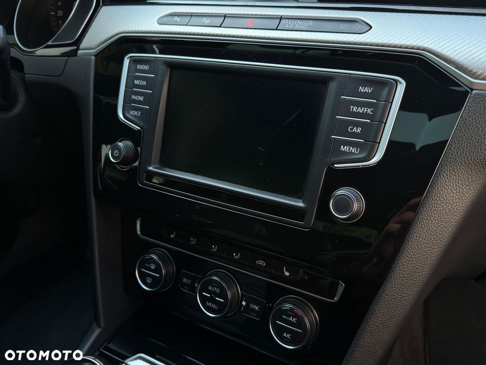 Volkswagen Passat 2.0 TDI (BlueMotion Technology) Highline - 24