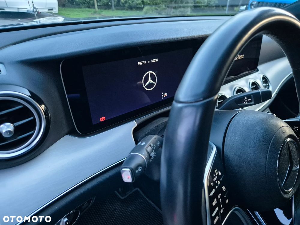 Mercedes-Benz Klasa E 220 d 4-Matic Exclusive - 32