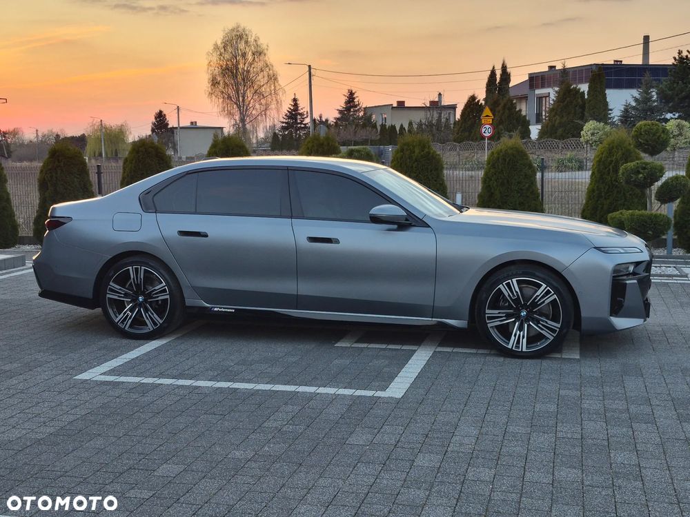 BMW Seria 7 740i - 8
