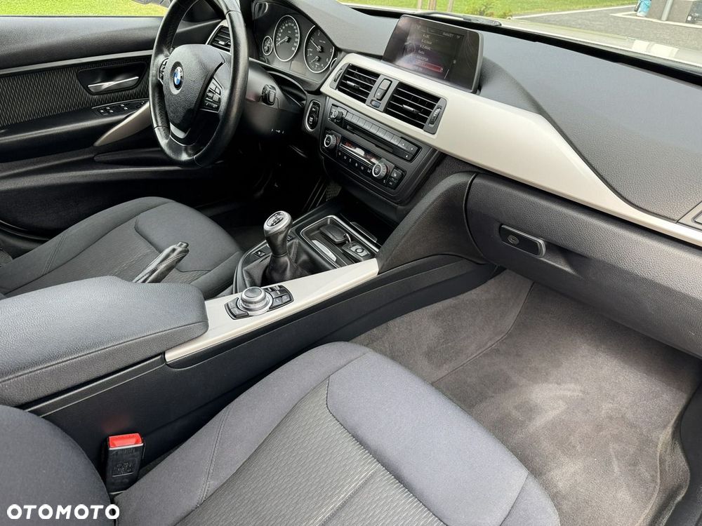 BMW Seria 3 318d - 25