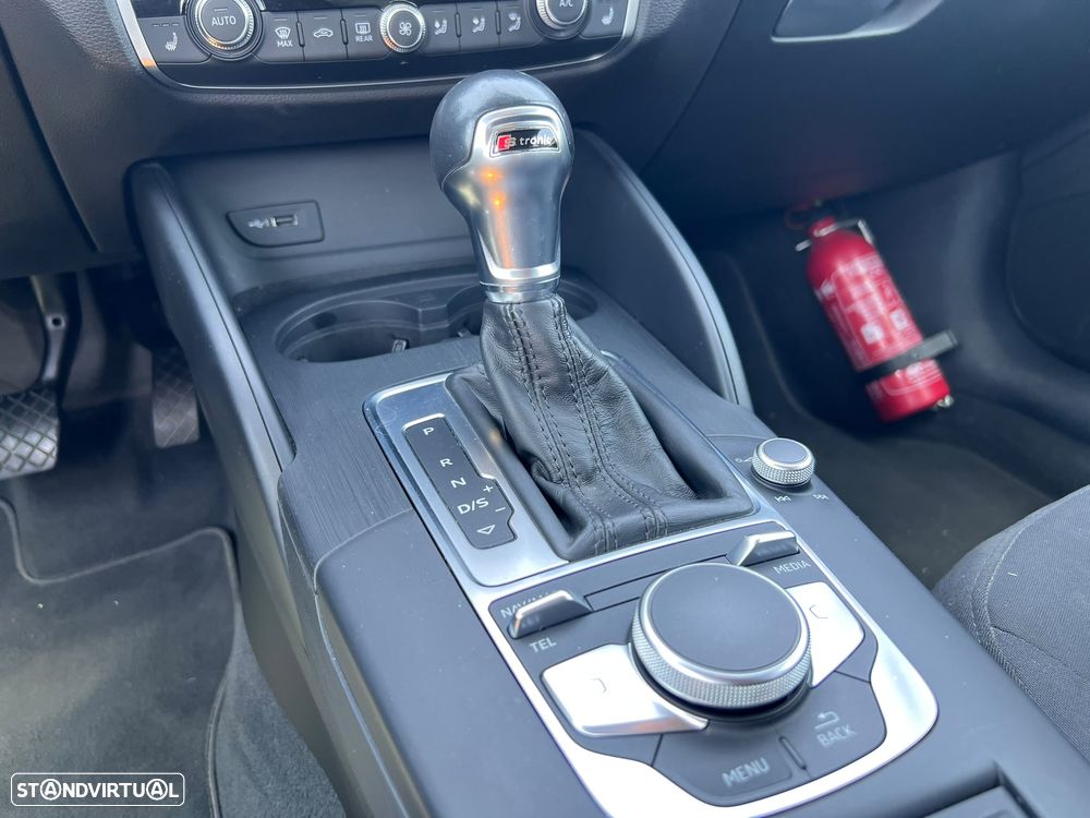 Audi A3 Sportback 1.6 TDI S tronic design - 16