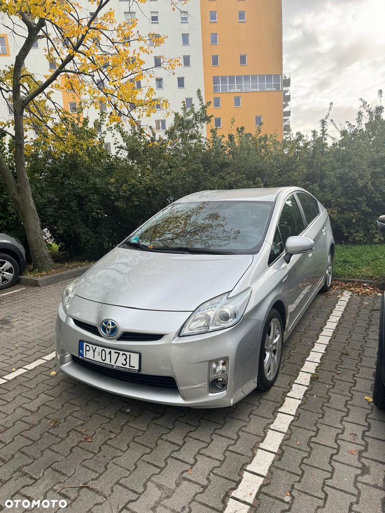 Toyota Prius (Hybrid) - 4
